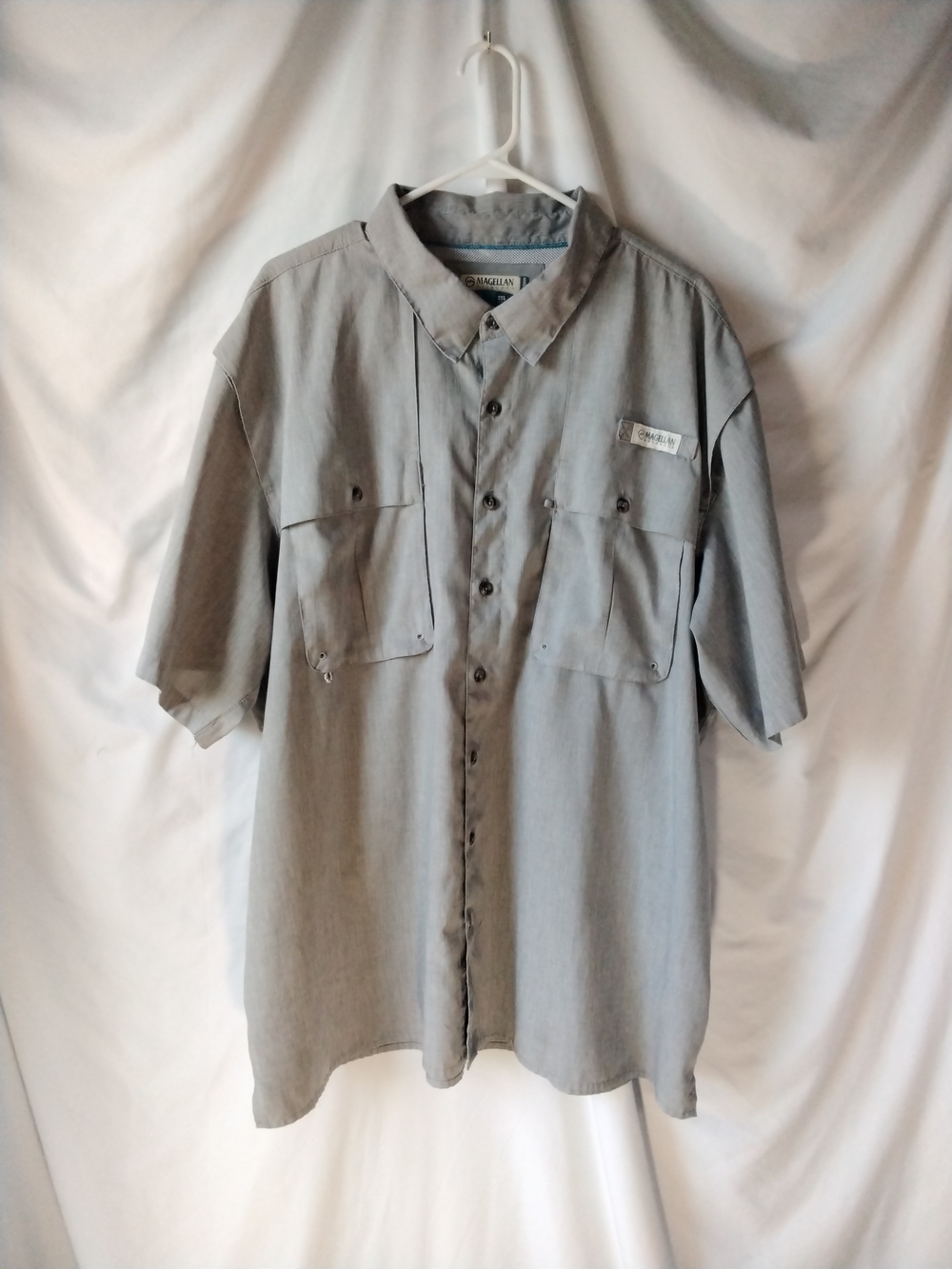Magellan Outdoors Light Gray & Teal Fishing Shirt Label Detail